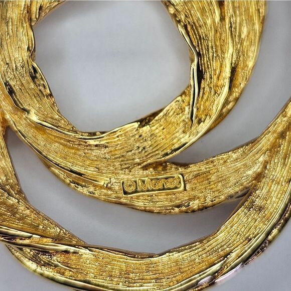 Vintage '60s Signed Monet Gold Tone Swirl Open Rope Ribbed Love Knot Brooch Pin - Picture 8 of 8